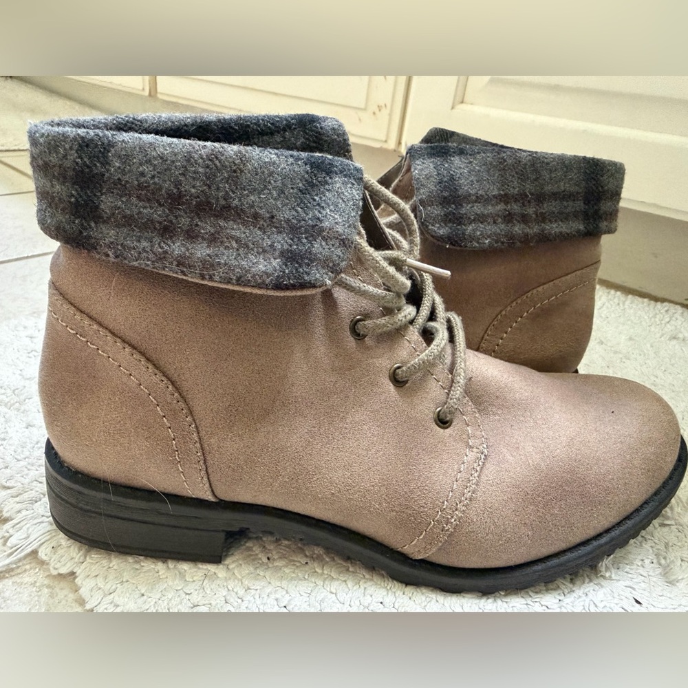 White Mountain Gray and Tan Lace Up Boots